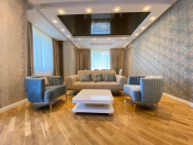 İcarəyə verilir 4 otaqlı 175 m2 yeni tikili Elmlər Akademiyası m.