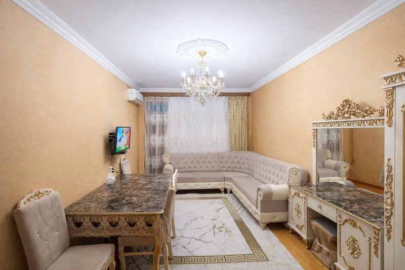 Satılır 3 otaqlı 75 m2 köhnə tikili 4 mkr