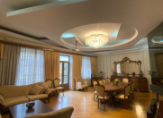 Satılır 4 otaqlı 180 m2 köhnə tikili Azərbaycan kinoteatrı