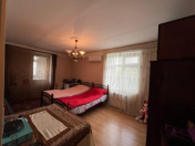 Satılır 1 otaqlı 40 m2 köhnə tikili Elmlər Akademiyası m.