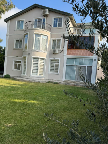 Satılır 4 otaqlı 200 m2 villa Binə