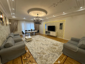 Satılır 4 otaqlı 220 m2 yeni tikili 28 May m.