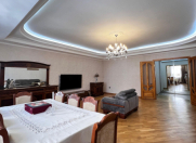 Satılır 3 otaqlı 165 m2 yeni tikili 28 May m.