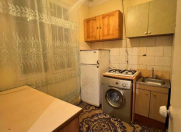 İcarəyə verilir 4 otaqlı 30 m2 köhnə tikili Memar Əcəmi m.