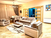 Satılır 3 otaqlı 150 m2 yeni tikili 28 May m.