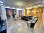 Satılır 4 otaqlı 240 m2 yeni tikili 28 May m.