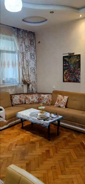 Satılır 3 otaqlı 117 m2 köhnə tikili 28 May m.