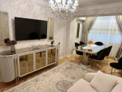 Satılır 2 otaqlı 70 m2 köhnə tikili Gənclik m.