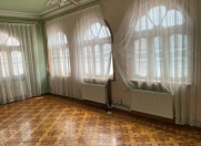 Satılır 9 otaqlı 400 m2 villa Qaraçuxur