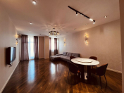 Satılır 3 otaqlı 160 m2 yeni tikili 28 May m.
