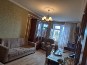 Satılır 4 otaqlı 95 m2 köhnə tikili Xalqlar Dostluğu m.
