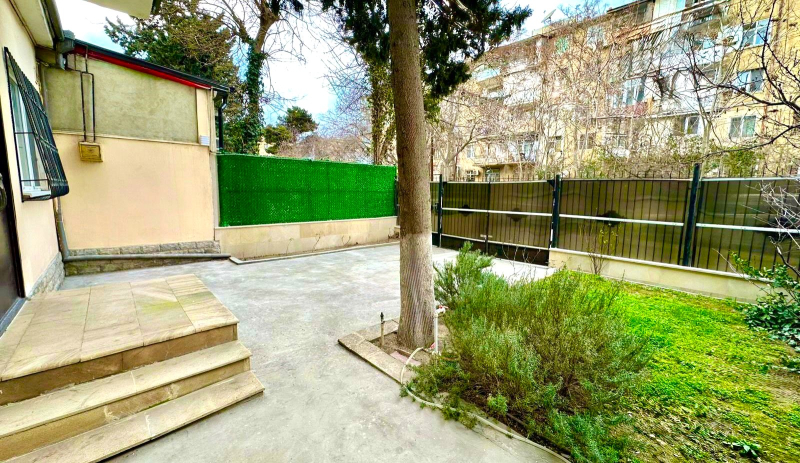 Satılır 5 otaqlı 160 m2 köhnə tikili Gənclik m.