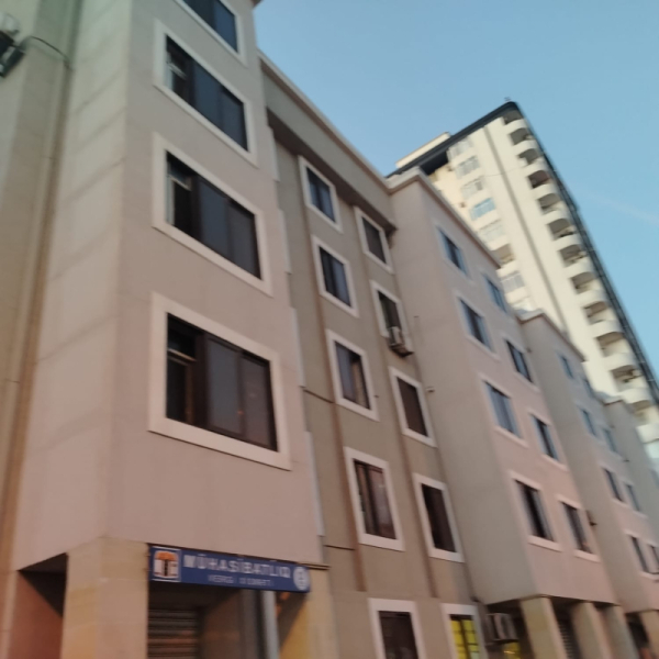 Satılır 3 otaqlı 80 m2 köhnə tikili Gənclik m.