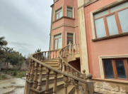 Satılır 8 otaqlı 650 m2 həyət evi Sahil