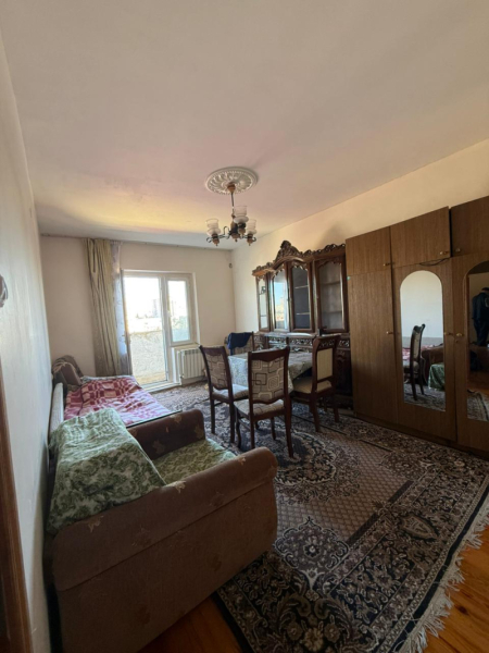 Satılır 2 otaqlı 65 m2 köhnə tikili Əhmədli m.