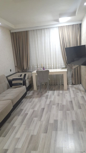 Satılır 4 otaqlı 100 m2 köhnə tikili Həzi Aslanov m.