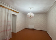Satılır 3 otaqlı 70 m2 köhnə tikili Axundov bağı