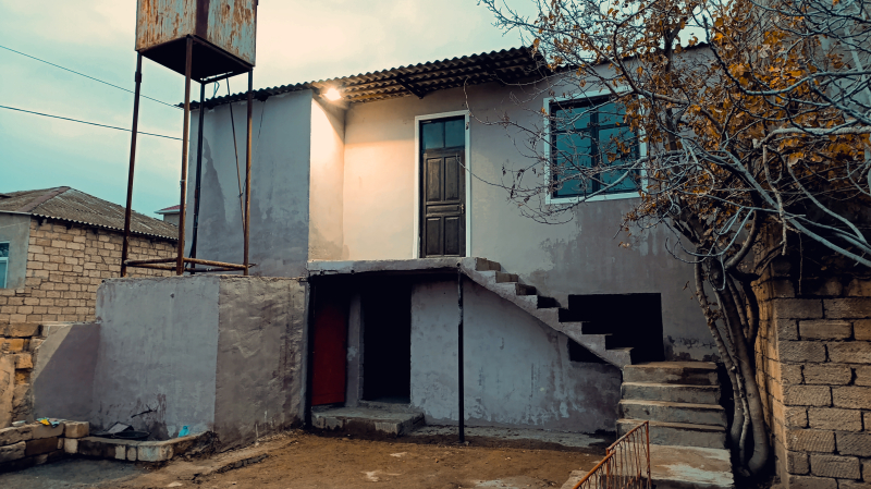 Satılır 6 otaqlı 350 m2 həyət evi Lökbatan