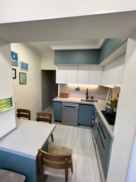 Satılır 3 otaqlı 90 m2 köhnə tikili Qara Qarayev m.
