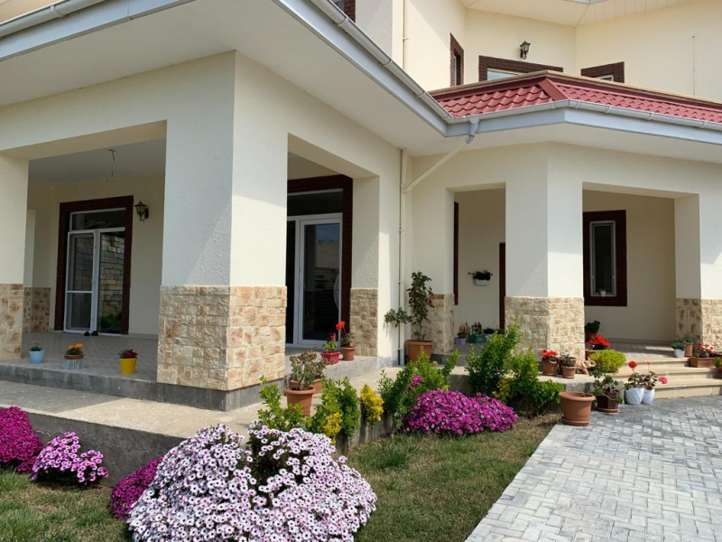 Satılır 7 otaqlı 400 m2 villa Badamdar