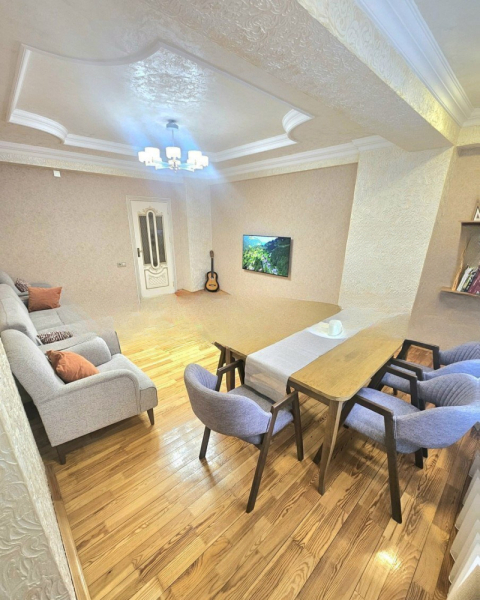 Satılır 3 otaqlı 120 m2 yeni tikili Qara Qarayev m.