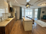 Satılır 4 otaqlı 210 m2 yeni tikili 28 May m.