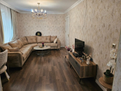 Satılır 3 otaqlı 70 m2 köhnə tikili İnşaatçılar m.