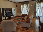 Satılır 4 otaqlı 200 m2 yeni tikili Nizami m.
