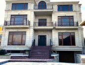 Satılır 8 otaqlı 700 m2 villa Nizami r.