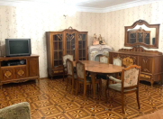 Satılır 4 otaqlı 150 m2 köhnə tikili 8 mkr
