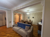 Satılır 4 otaqlı 115 m2 köhnə tikili Memar Əcəmi m.