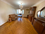 Satılır 4 otaqlı 80 m2 köhnə tikili Memar Əcəmi m.