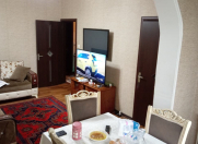 Satılır 2 otaqlı 75 m2 köhnə tikili Memar Əcəmi m.