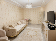 Satılır 4 otaqlı 110 m2 köhnə tikili İnşaatçılar m.