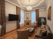 Satılır 2 otaqlı 450 m2 köhnə tikili Sahil m.