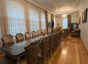 Satılır 7 otaqlı 450 m2 köhnə tikili Sahil m.