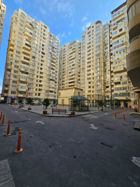 Satılır 3 otaqlı 100 m2 yeni tikili Nəsimi r.