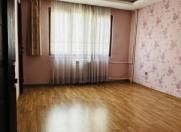 Satılır 3 otaqlı 90 m2 köhnə tikili Şah İsmayıl Xətai m.
