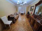 Satılır 3 otaqlı 80 m2 köhnə tikili Xalqlar Dostluğu m.