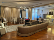 Satılır 4 otaqlı 176 m2 yeni tikili 28 May m.
