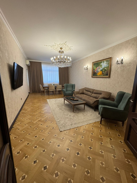 Satılır 4 otaqlı 165 m2 yeni tikili Nəriman Nərimanov m.