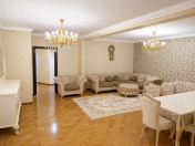 Satılır 5 otaqlı 130 m2 köhnə tikili Əhmədli m.