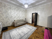 Satılır 2 otaqlı 70 m2 köhnə tikili Xətai r.