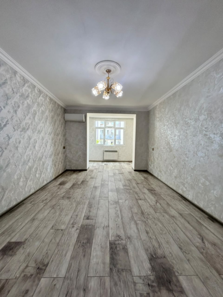 Satılır 2 otaqlı 65 m2 köhnə tikili Qara Qarayev m.