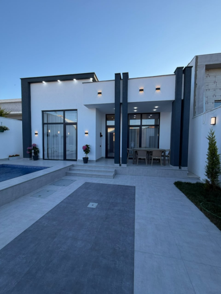 Satılır 4 otaqlı 130 m2 həyət evi Şüvəlan