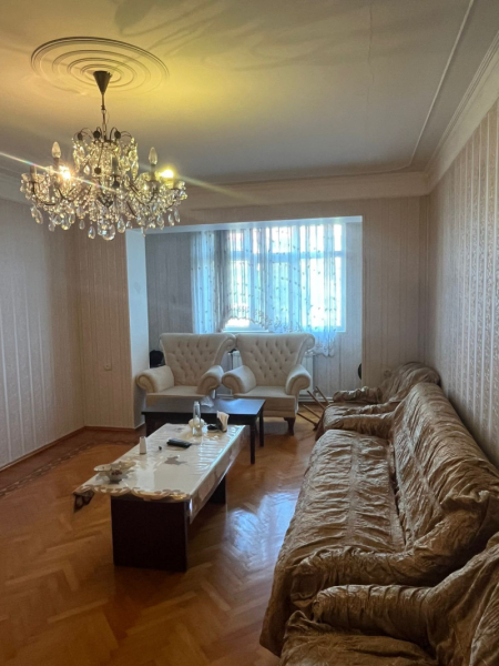 Satılır 3 otaqlı 100 m2 köhnə tikili Nəsimi m.