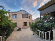 Satılır 6 otaqlı 200 m2 həyət evi Binəqədi r.