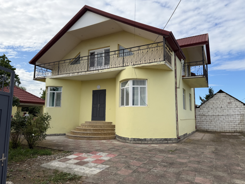 İcarəyə verilir 7 otaqlı 300 m2 bağ evi Xaçmaz